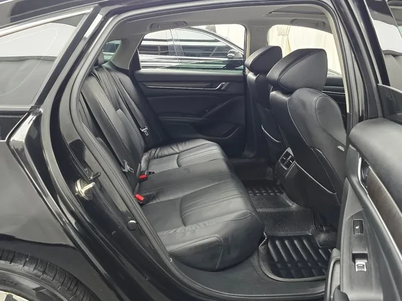 Honda Accord 2.0 Hybrid Touring, снимка 11 - Автомобили и джипове - 55985414