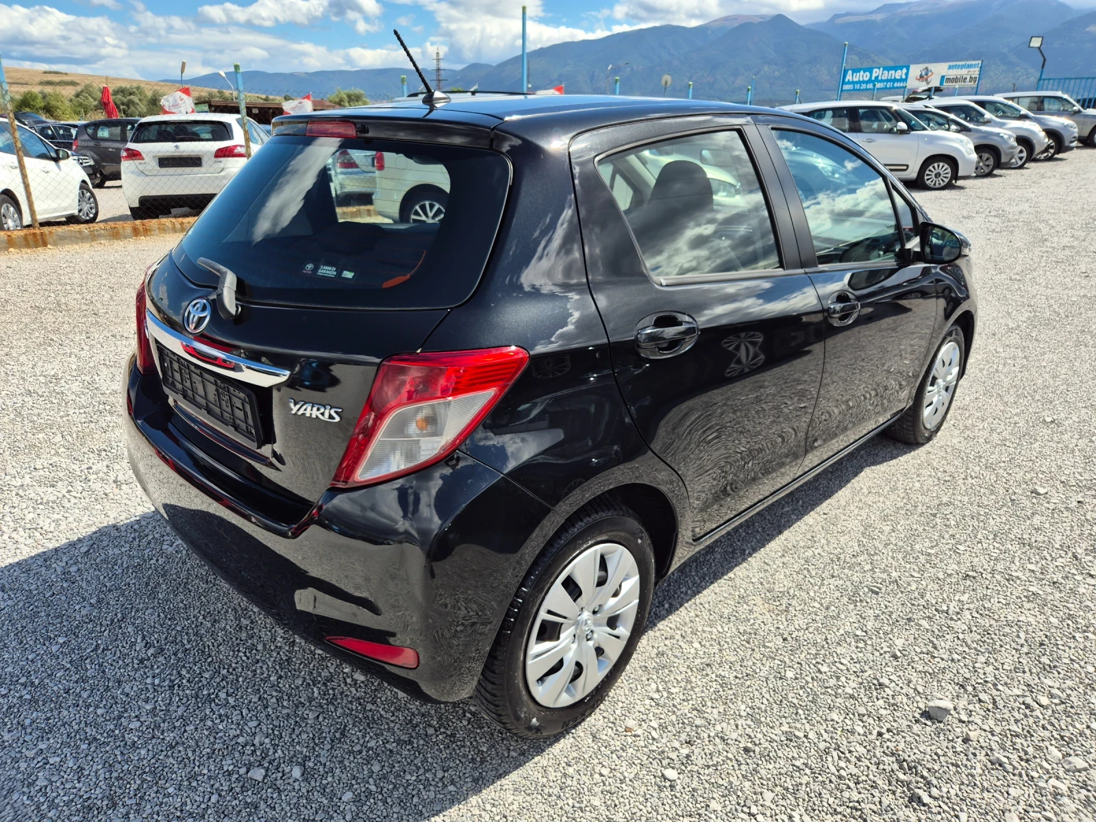 Toyota Yaris 1.3 - изображение 4