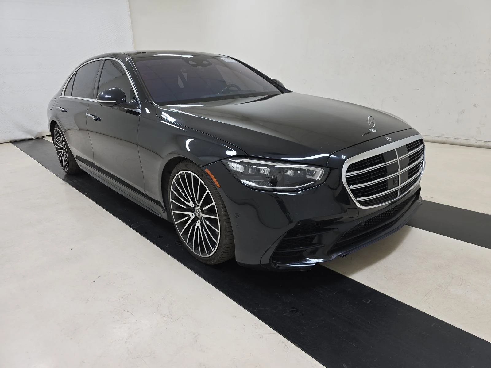 Mercedes-Benz S 580 4MATIC * М. ТОЧКА * BURMESTER * ПОДГРЕВ * KEYLESS - изображение 2