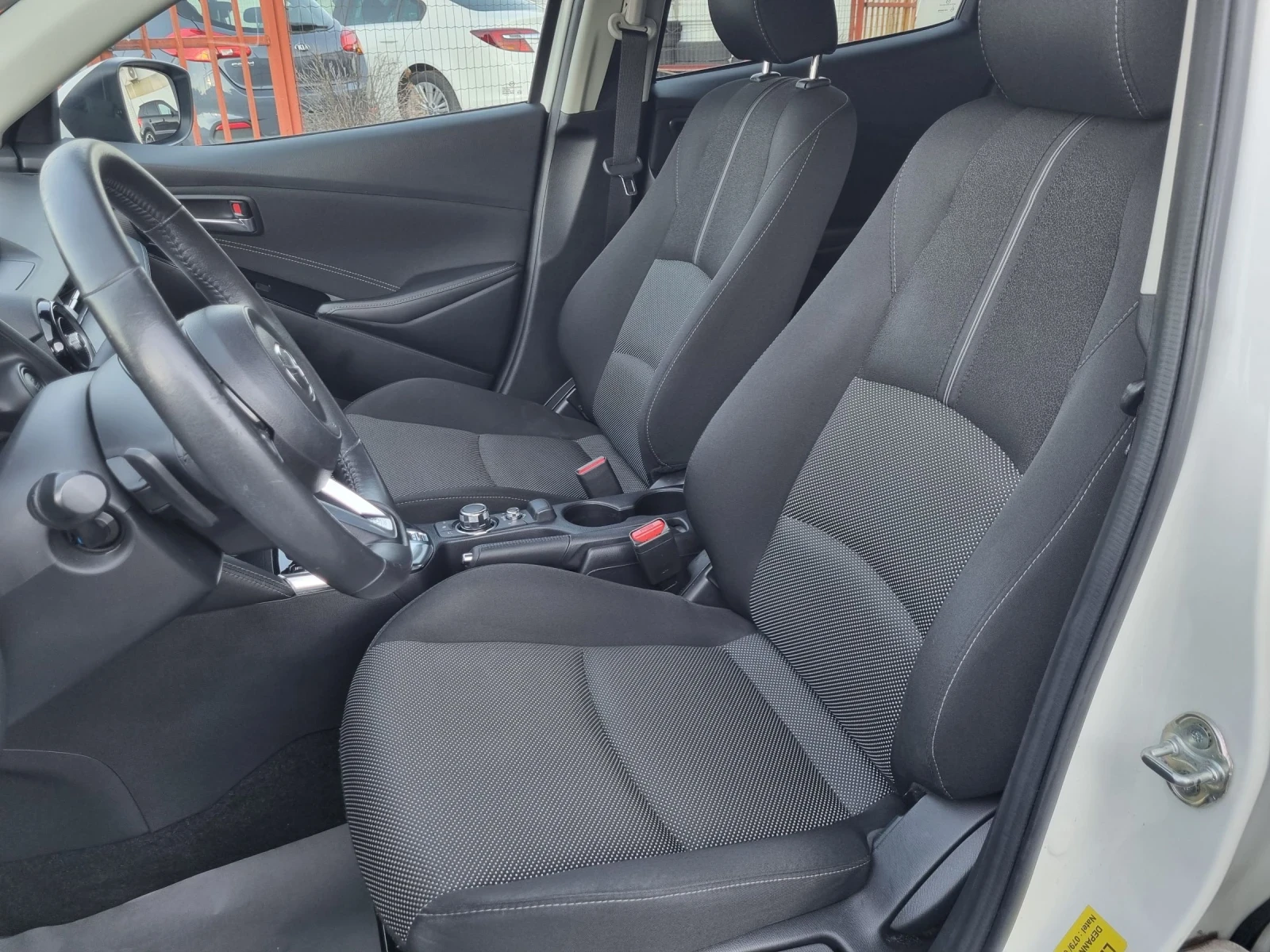 Mazda 2 1.5 16v 90кс/Автомат/Евро6/Топ/Revolution/Facelift | Mobile.bg — изображение 14