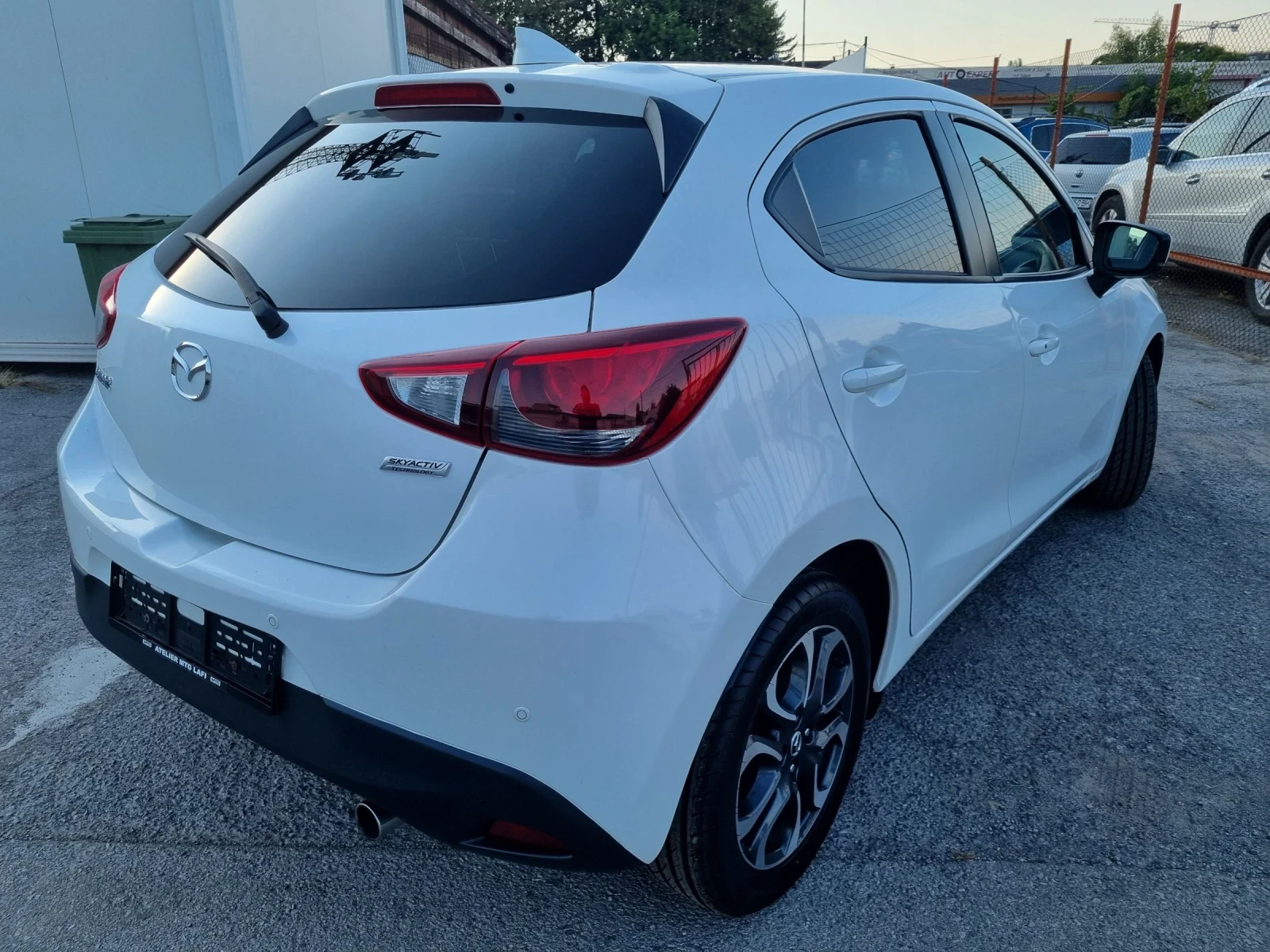Mazda 2 1.5 16v 90кс/Автомат/Евро6/Топ/Revolution/Facelift | Mobile.bg — изображение 11