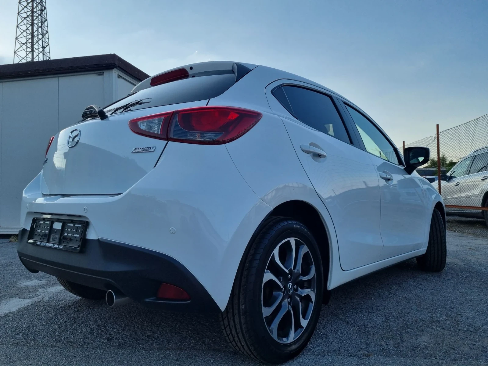 Mazda 2 1.5 16v 90кс/Автомат/Евро6/Топ/Revolution/Facelift - изображение 10