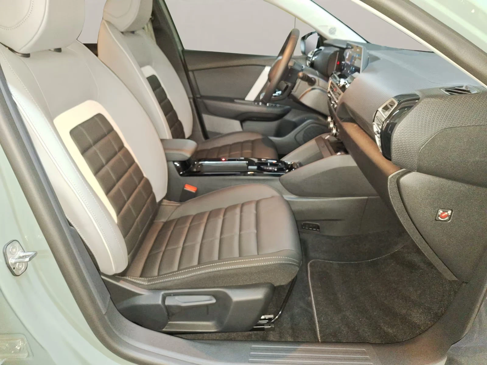 Citroen C4 MAX/156HP/HUD/360/KLESS/LED/DIGI/NAVI/564g | Mobile.bg   14