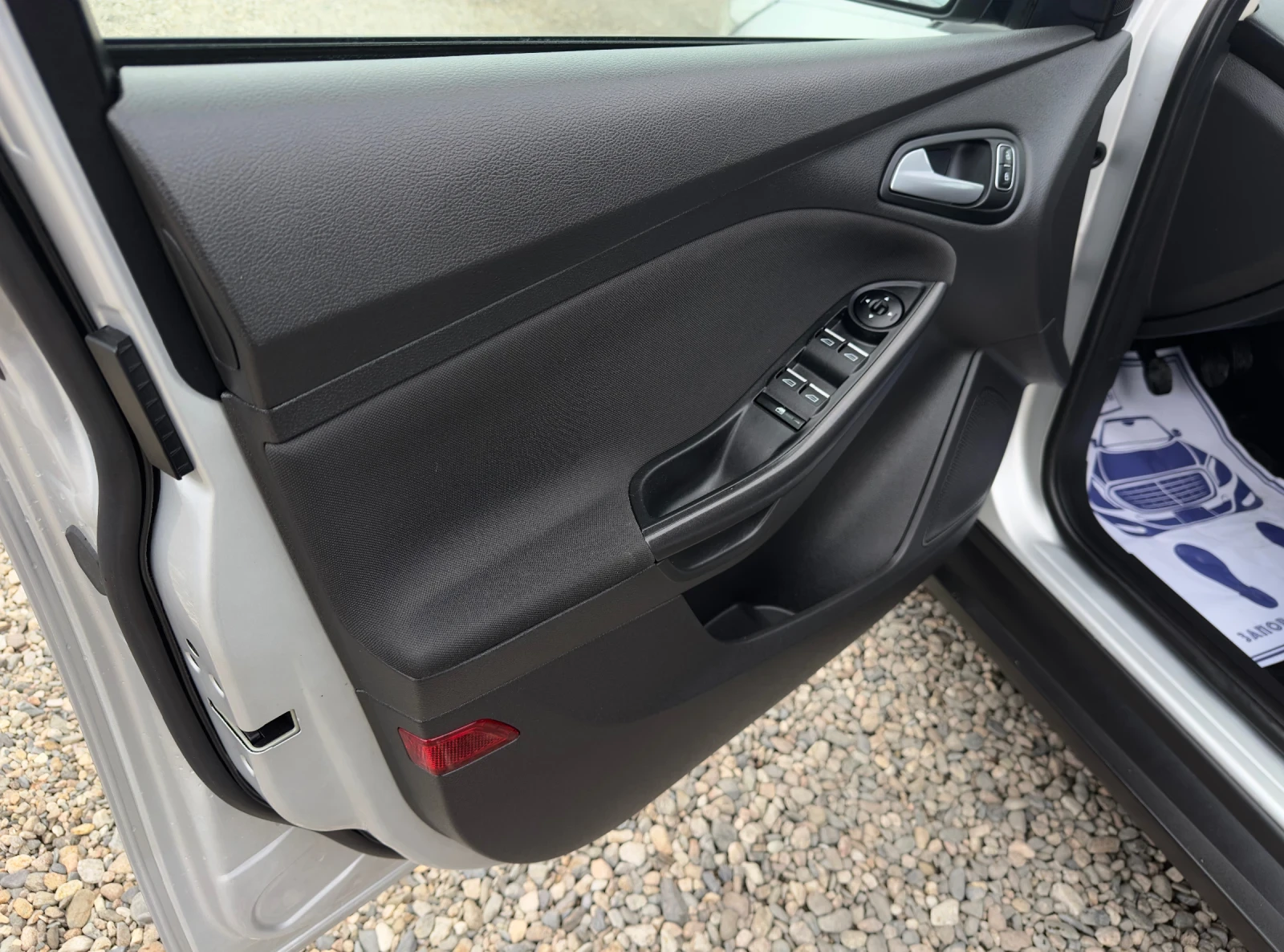 Ford Focus 1.6-120 * LPG / TITANIUM / NAVI*  | Mobile.bg   9