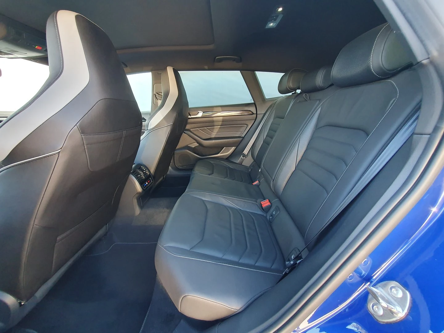 VW Arteon R-Line 2.0 TDI SCR 4MOTION DSG - изображение 5