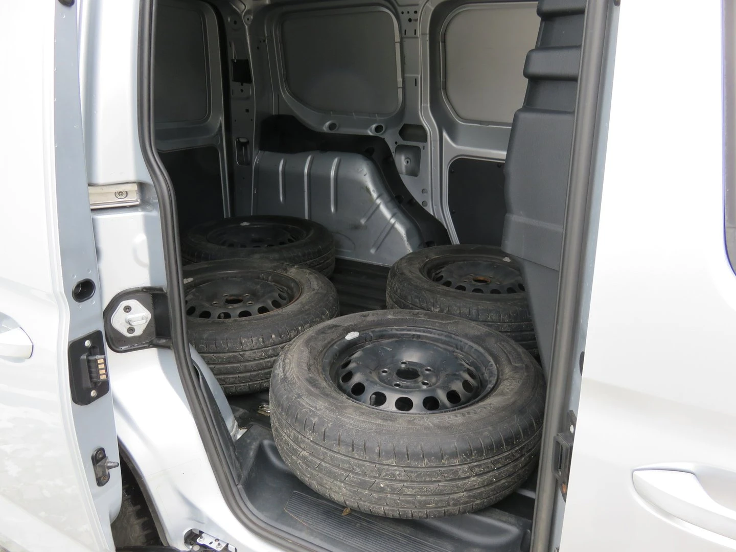 VW Caddy Cargo 3.1 m3 TDI | Mobile.bg � ����������� 16