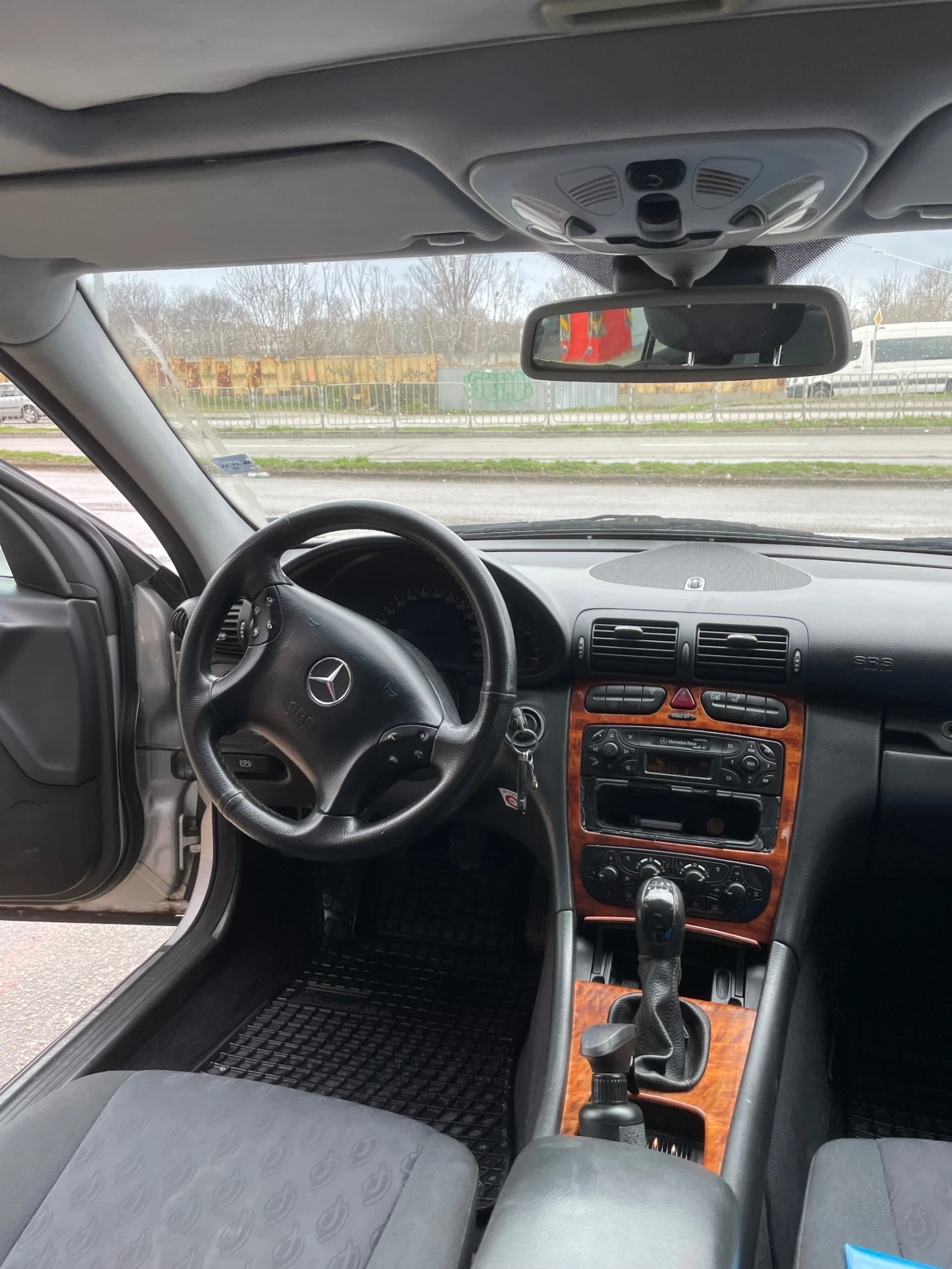 Mercedes-Benz C 200, снимка 12 - Автомобили и джипове - 53666921