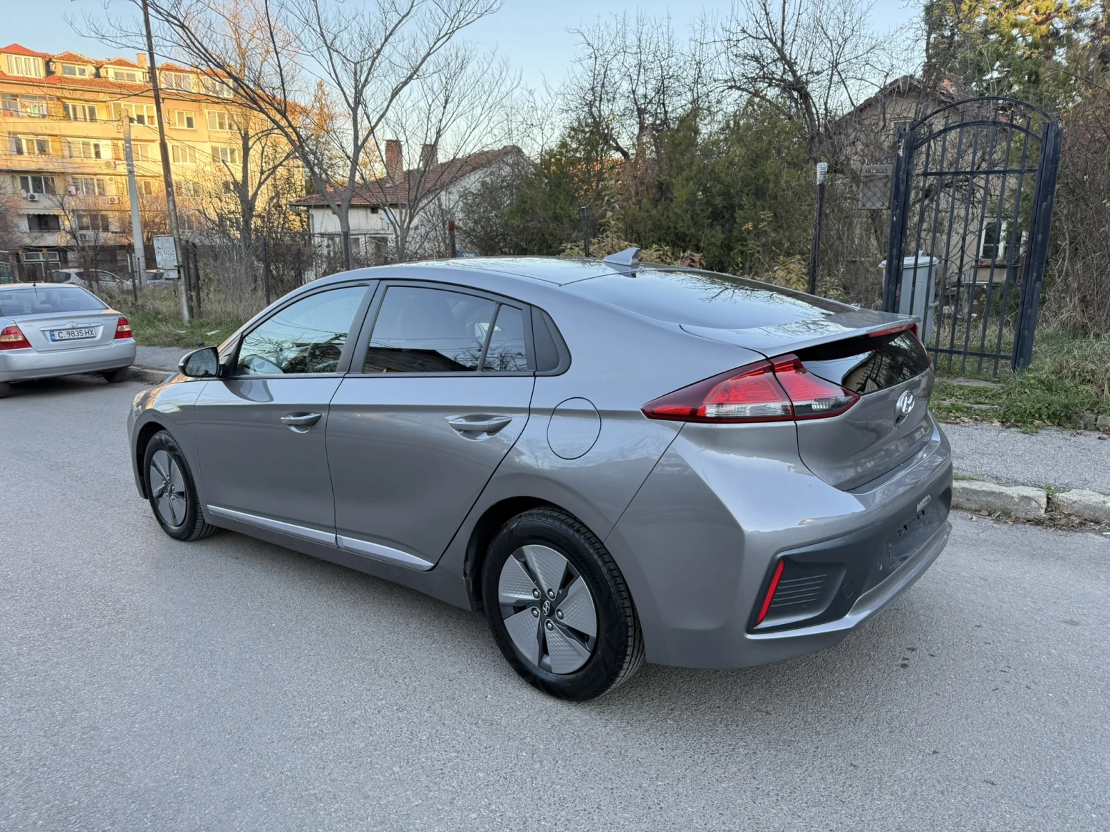 Hyundai Ioniq HYBRID FACELIFT, снимка 14 - Автомобили и джипове - 53713939