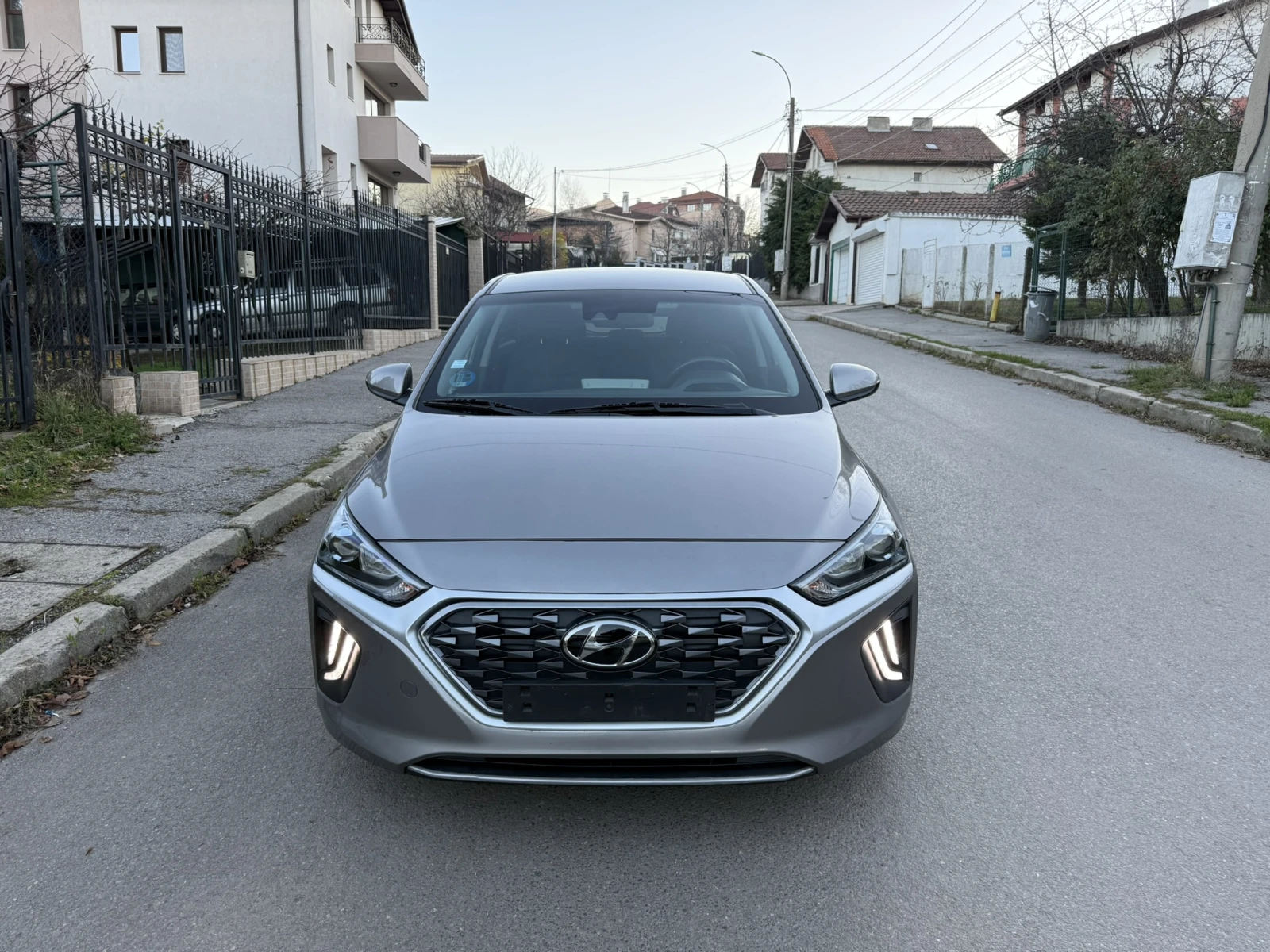 Hyundai Ioniq HYBRID FACELIFT, снимка 13 - Автомобили и джипове - 53713939