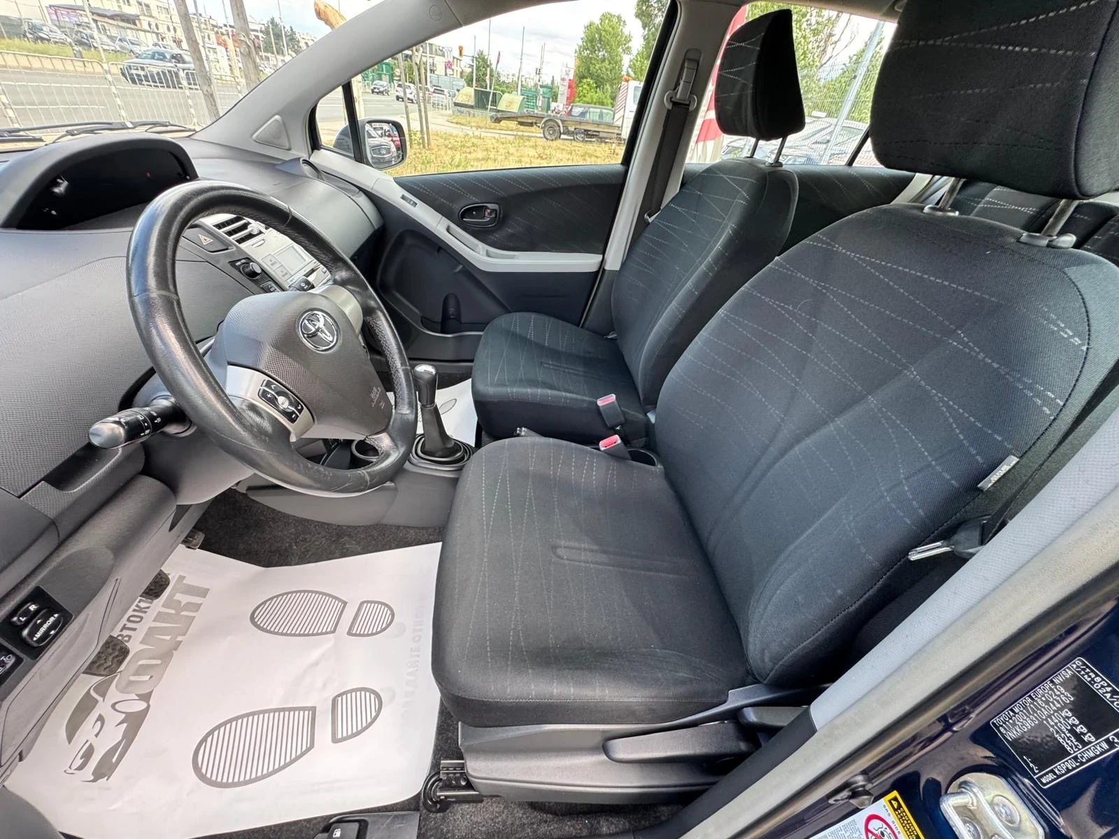 Toyota Yaris 1.0i/РЕАЛНИ КМ ! ! !, снимка 7 - Автомобили и джипове - 55265447