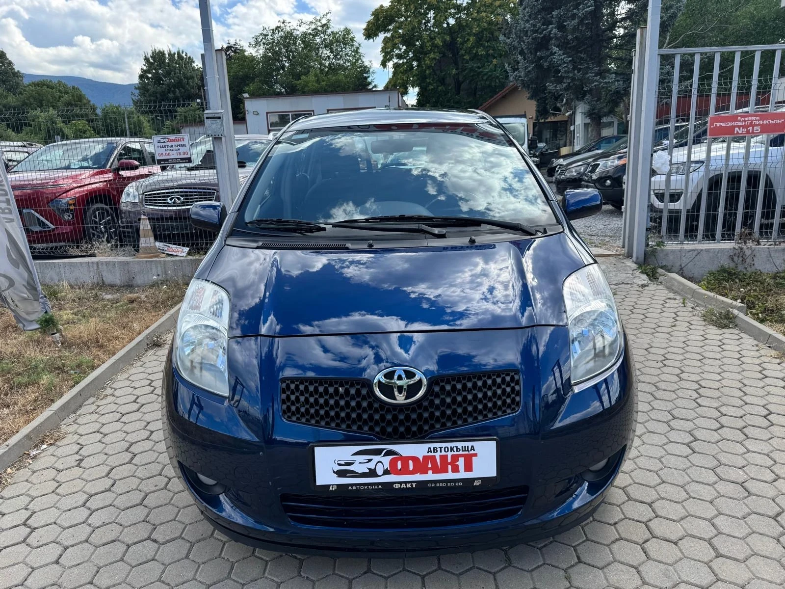 Toyota Yaris 1.0i/РЕАЛНИ КМ ! ! !, снимка 2 - Автомобили и джипове - 55265447