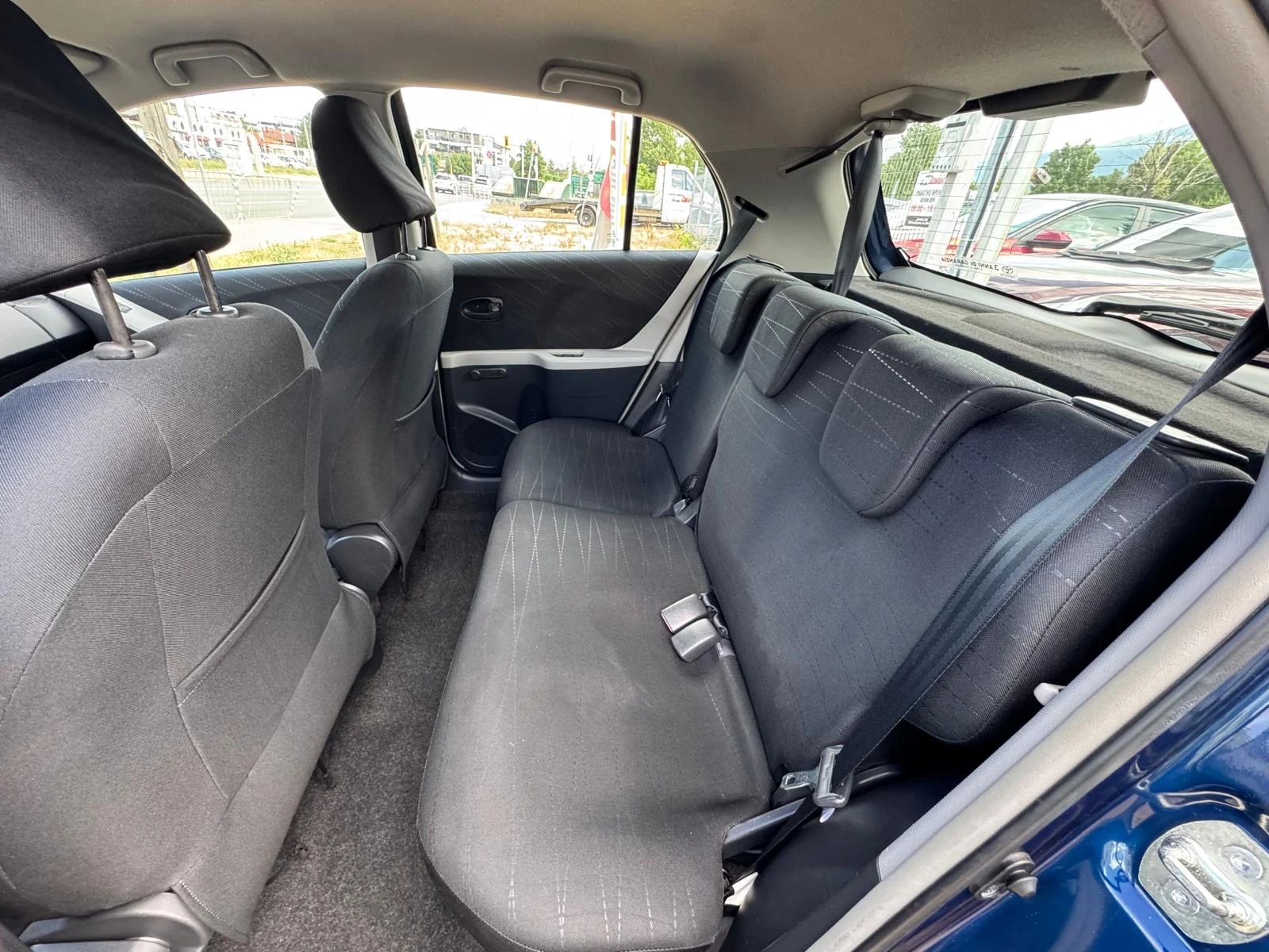 Toyota Yaris 1.0i/РЕАЛНИ КМ ! ! !, снимка 13 - Автомобили и джипове - 55265447