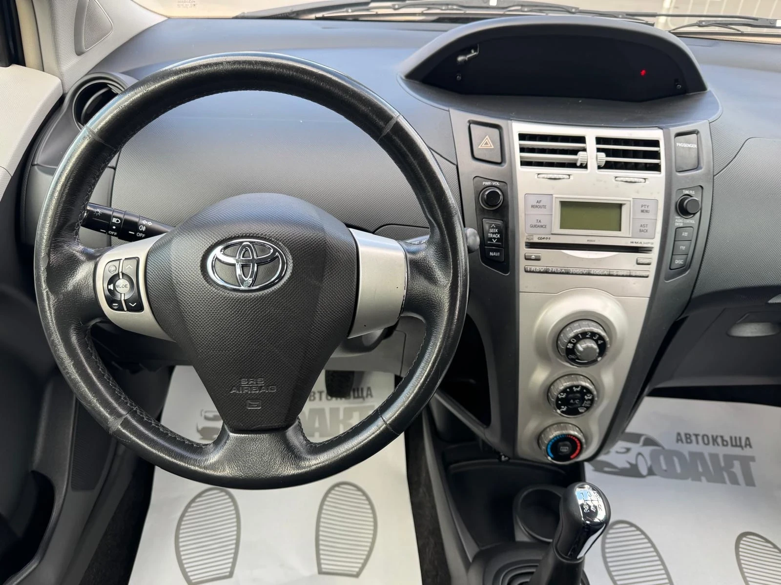 Toyota Yaris 1.0i/РЕАЛНИ КМ ! ! !, снимка 8 - Автомобили и джипове - 55265447