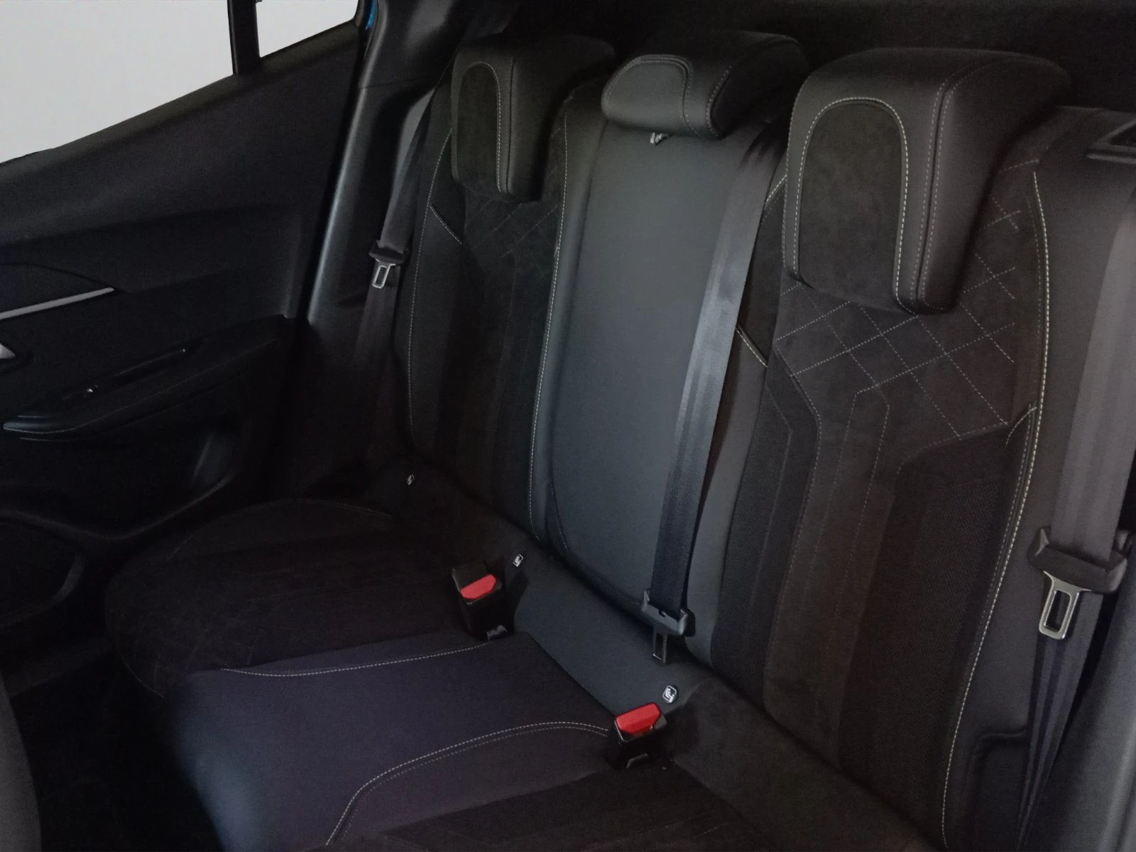 Peugeot 2008 GT PACK 1.2 PureTech 130 EAT8 EURO6, снимка 12 - Автомобили и джипове - 55651171