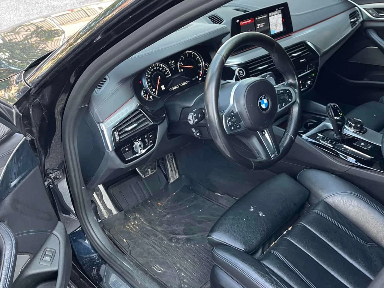 BMW 540 * xDrive * HARMAN * ДИГИТАЛНО ТАБЛО * ДИСТРОНИК * , снимка 14 - Автомобили и джипове - 55755101