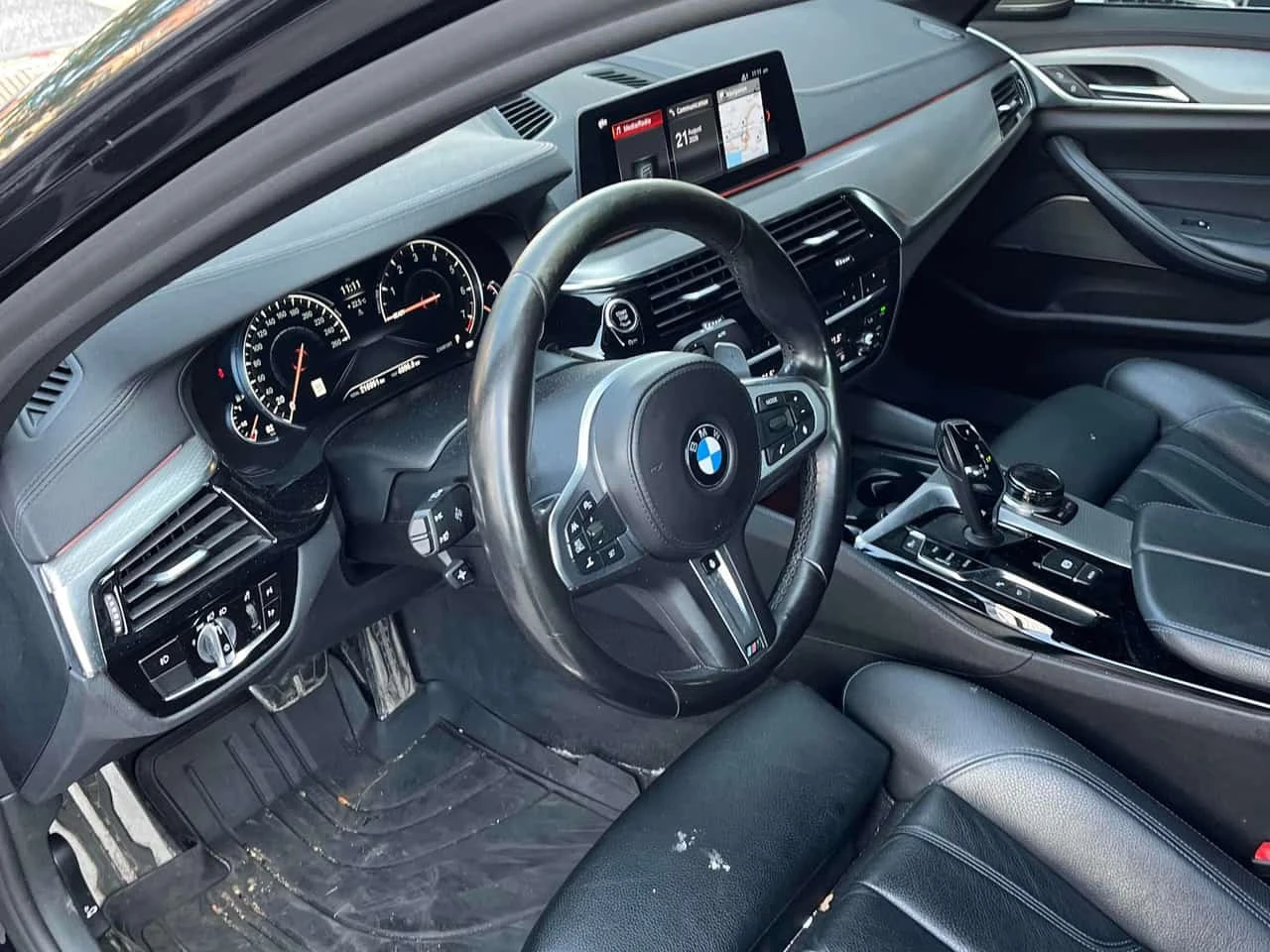 BMW 540 * xDrive * HARMAN * ДИГИТАЛНО ТАБЛО * ДИСТРОНИК * , снимка 5 - Автомобили и джипове - 55755101