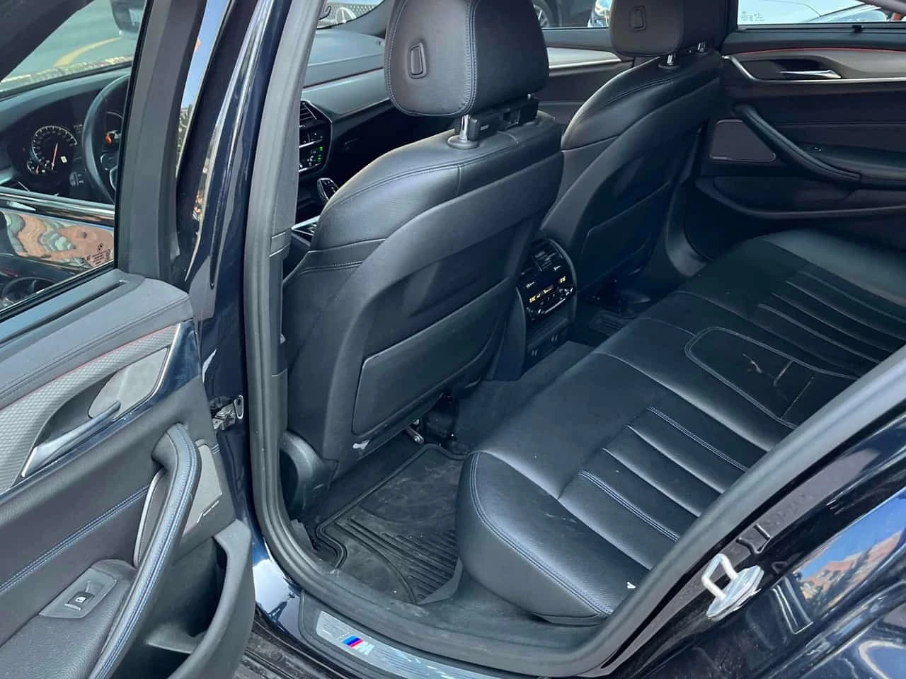 BMW 540 * xDrive * HARMAN * ДИГИТАЛНО ТАБЛО * ДИСТРОНИК * , снимка 15 - Автомобили и джипове - 55755101