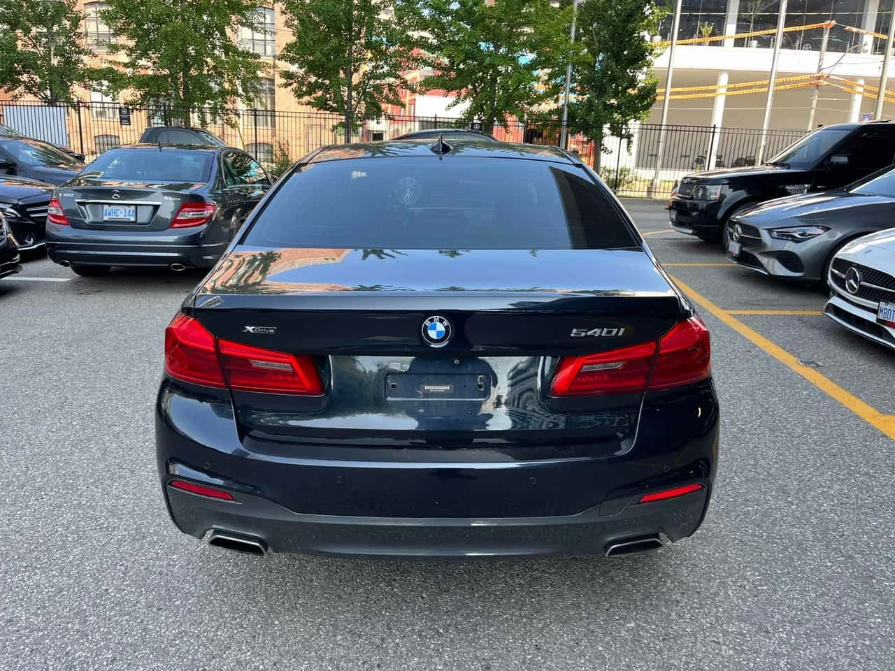 BMW 540 * xDrive * HARMAN * ДИГИТАЛНО ТАБЛО * ДИСТРОНИК * , снимка 4 - Автомобили и джипове - 55755101