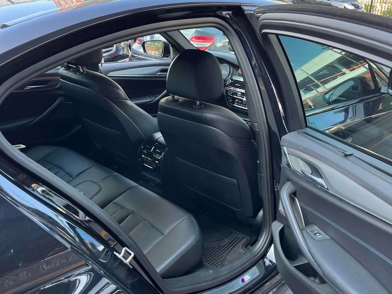 BMW 540 * xDrive * HARMAN * ДИГИТАЛНО ТАБЛО * ДИСТРОНИК * , снимка 17 - Автомобили и джипове - 55755101