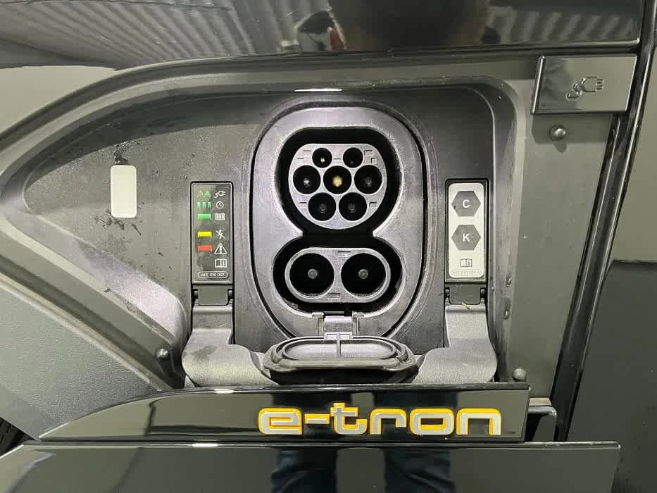 Audi E-Tron 55 QUATRRO 95KWh, 408к.с. 93% SOH -сертификат, снимка 5 - Автомобили и джипове - 55955290