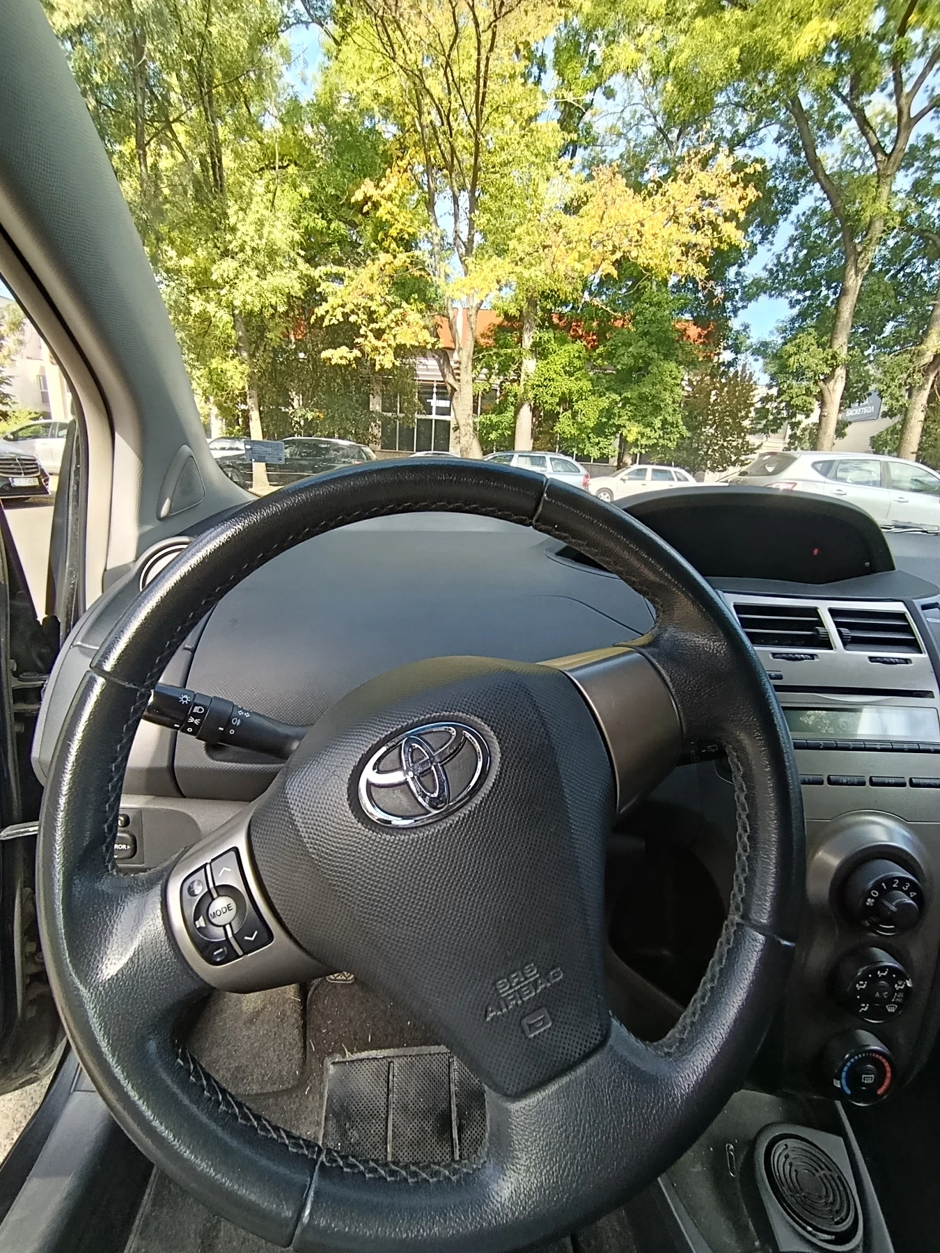 Toyota Yaris, снимка 9 - Автомобили и джипове - 56438976