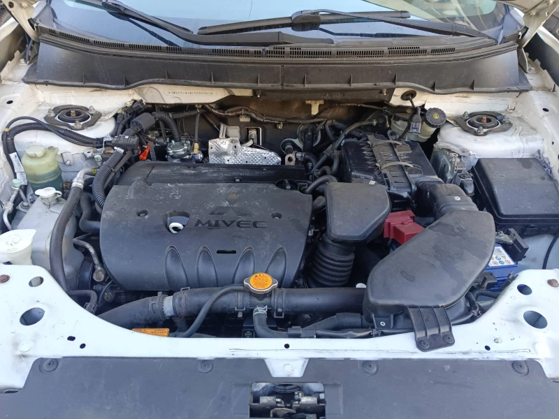 Mitsubishi Outlander, снимка 9 - Автомобили и джипове - 52788626