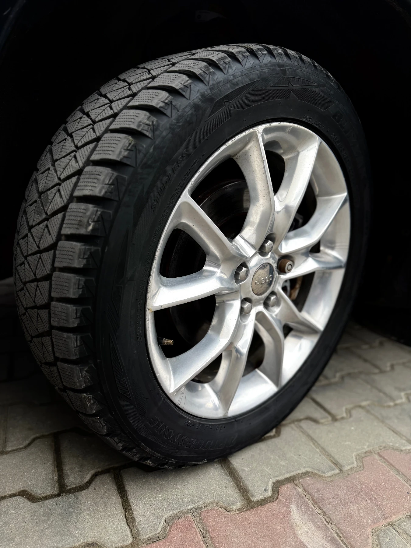 Jeep Grand cherokee НАЛИЧЕН* 5.7HEMI* Summit* 8ZF* Всички екстри* , снимка 13 - Автомобили и джипове - 53917739