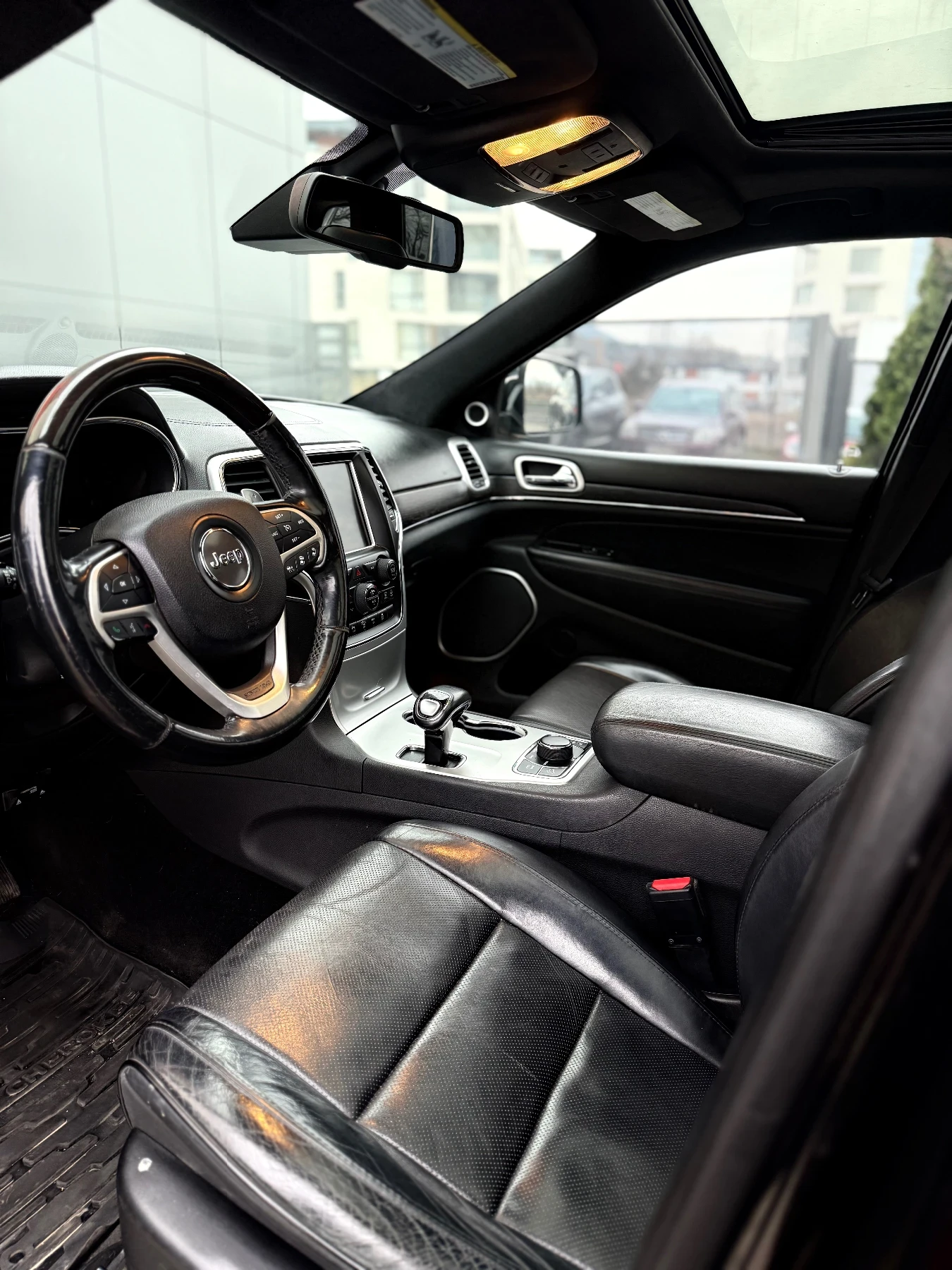 Jeep Grand cherokee НАЛИЧЕН* 5.7HEMI* Summit* 8ZF* Всички екстри* , снимка 7 - Автомобили и джипове - 53917739