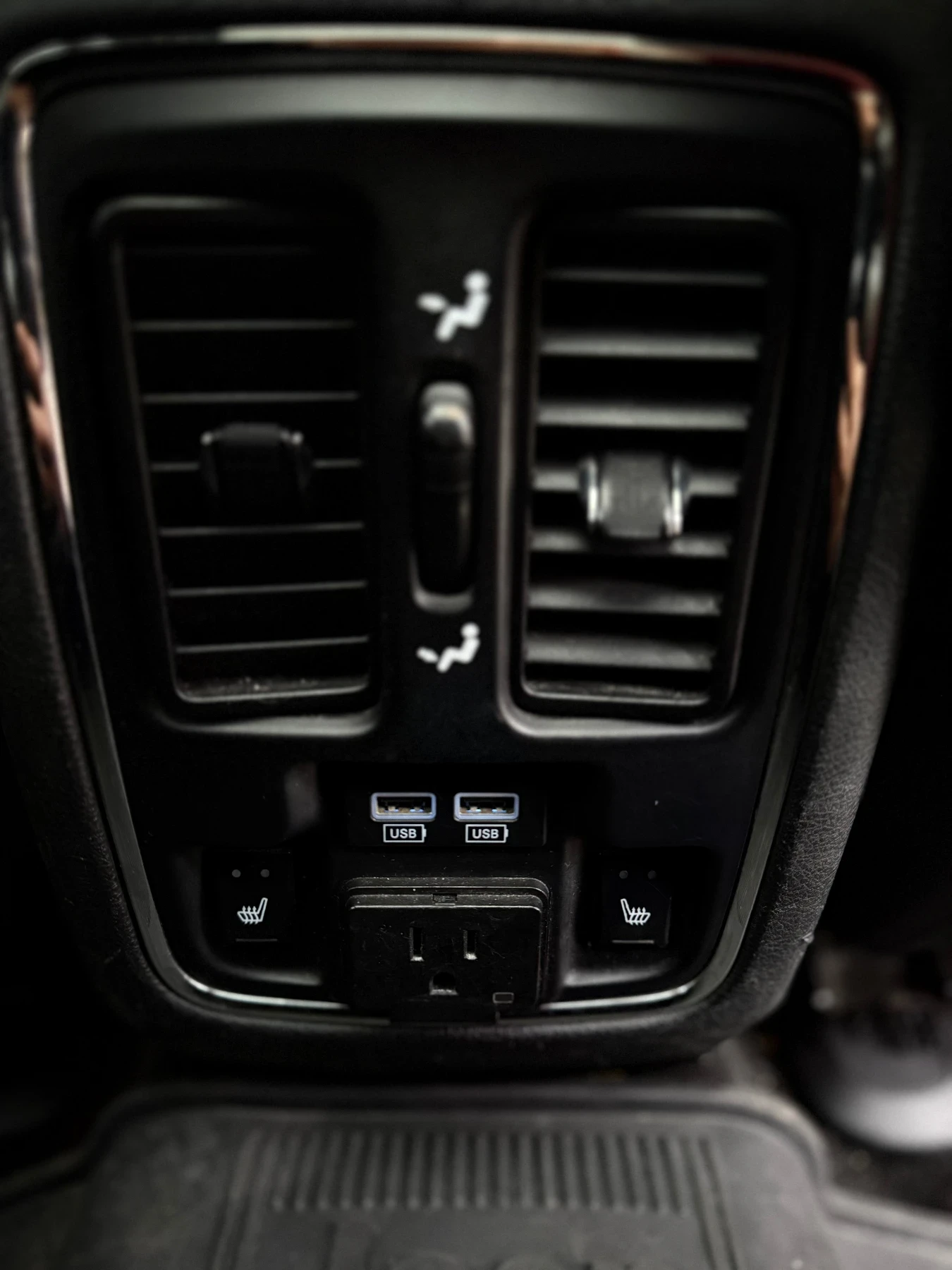 Jeep Grand cherokee НАЛИЧЕН* 5.7HEMI* Summit* 8ZF* Всички екстри* , снимка 12 - Автомобили и джипове - 53917739