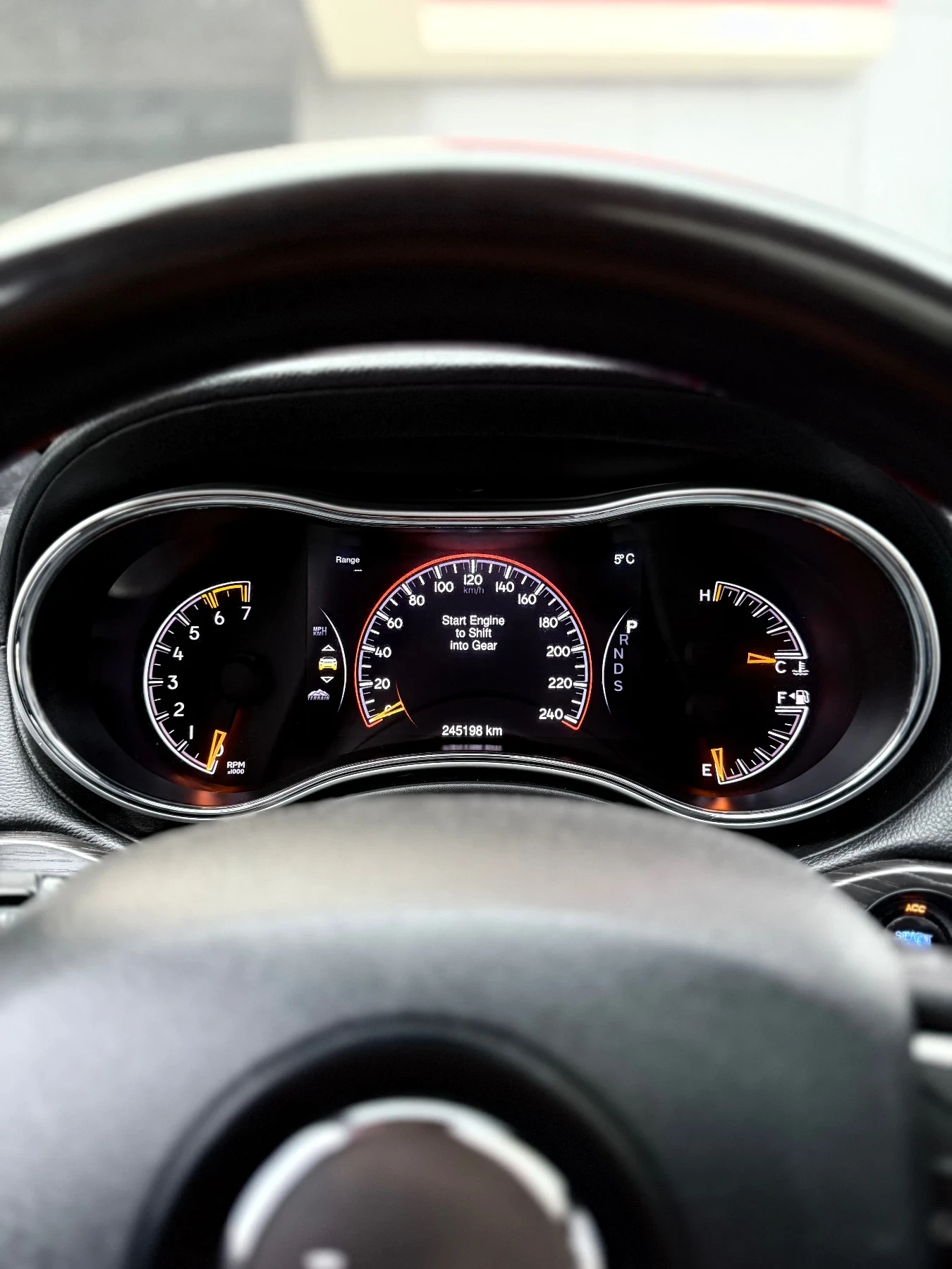 Jeep Grand cherokee НАЛИЧЕН* 5.7HEMI* Summit* 8ZF* Всички екстри* , снимка 10 - Автомобили и джипове - 53917739