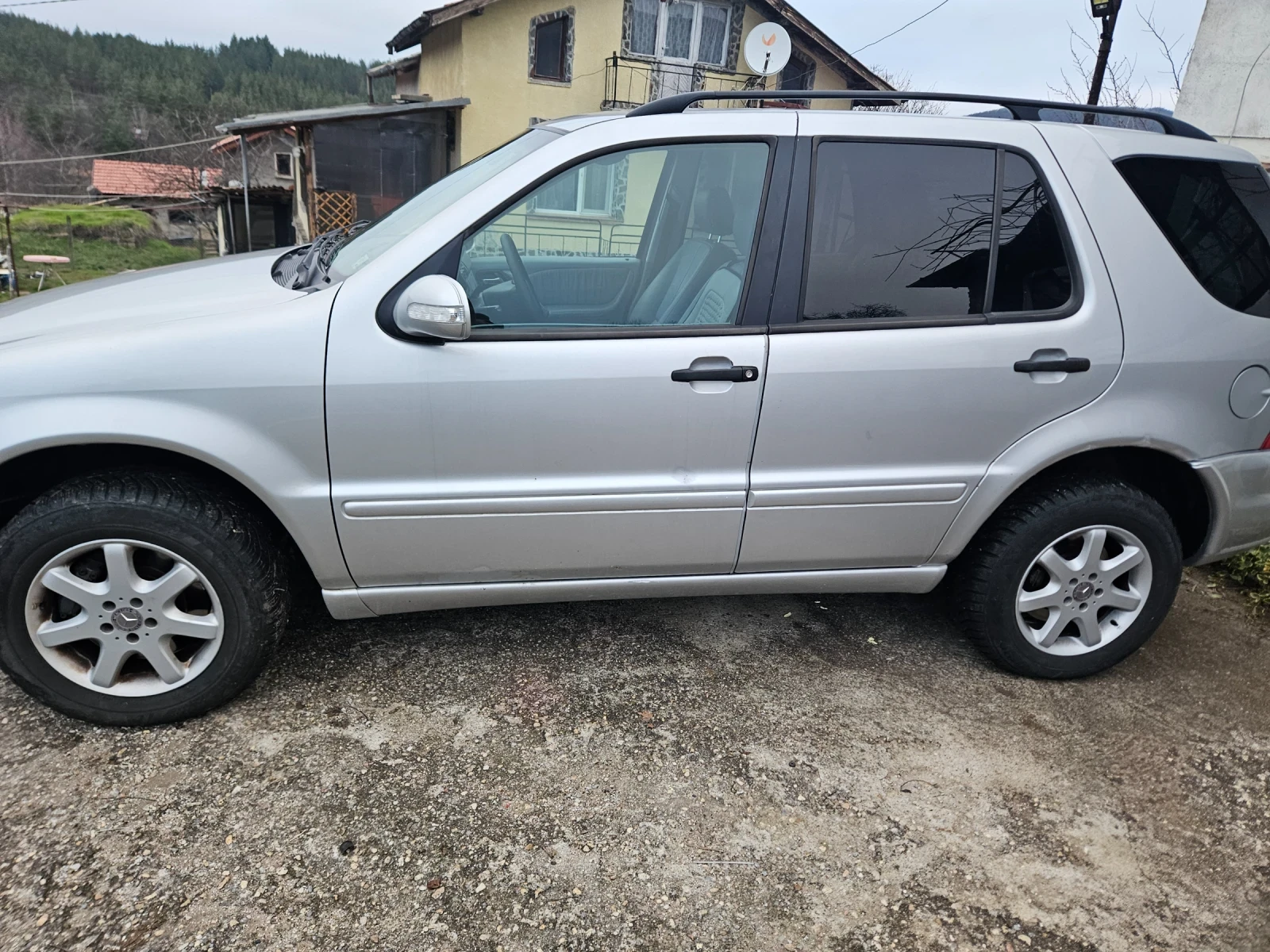 Mercedes-Benz ML 270 2.7D, снимка 3 - Автомобили и джипове - 53921535