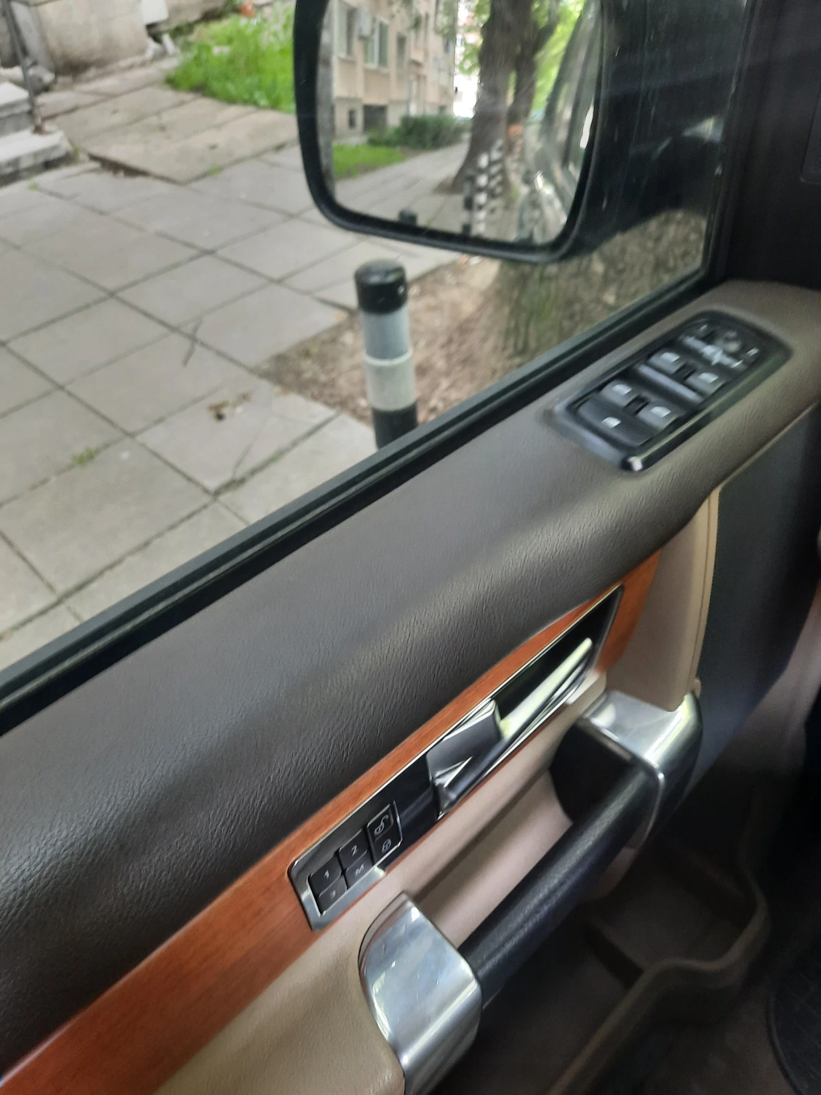 Land Rover Discovery 4, снимка 12 - Автомобили и джипове - 54605613