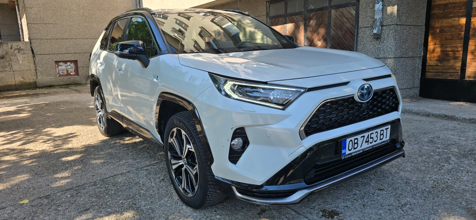 Toyota Rav4 Luxury Premium 2.5 Plug In Hybrid 306 к.с.4х4, снимка 3 - Автомобили и джипове - 55083467