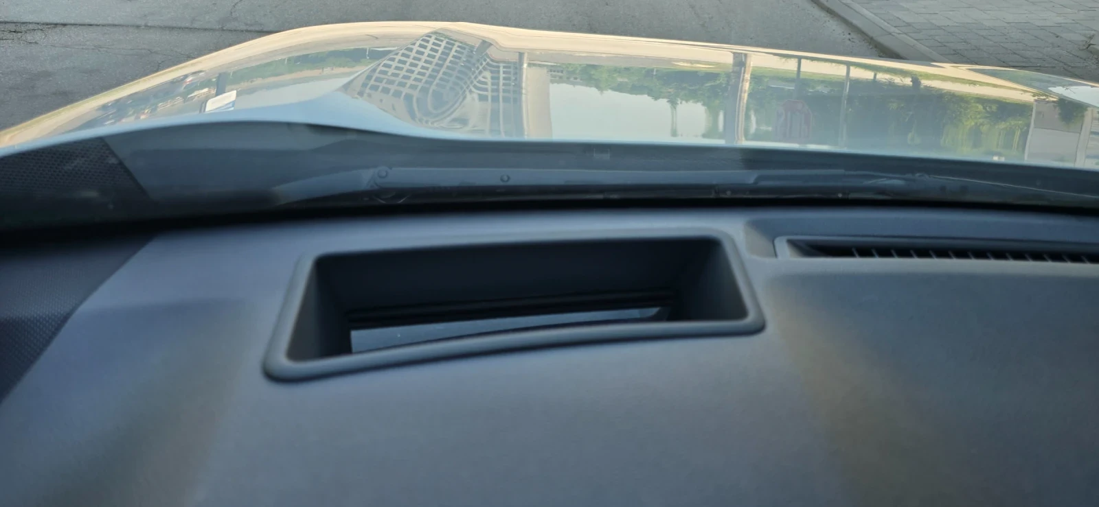 Toyota Rav4 Luxury Premium 2.5 Plug In Hybrid 306 к.с.4х4, снимка 10 - Автомобили и джипове - 55083467
