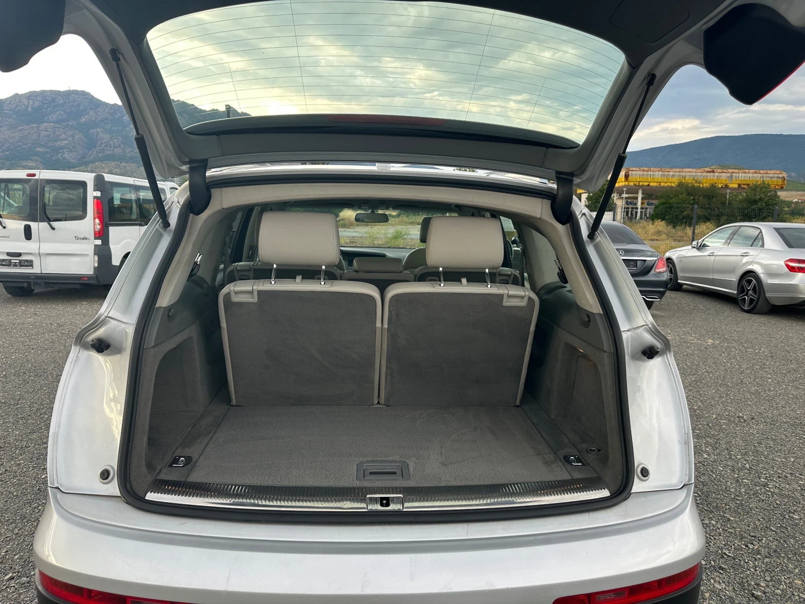 Audi Q7 3.0TDI* 233к.с* 7 МЕСТЕН* ПАНОРАМА* НАВИГАЦИЯ, снимка 16 - Автомобили и джипове - 55225670