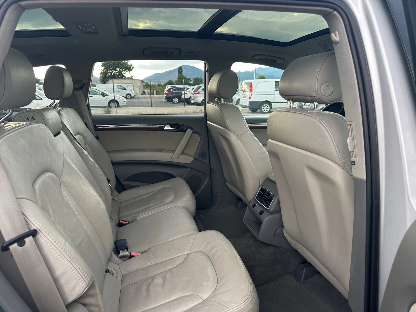 Audi Q7 3.0TDI* 233к.с* 7 МЕСТЕН* ПАНОРАМА* НАВИГАЦИЯ, снимка 13 - Автомобили и джипове - 55225670