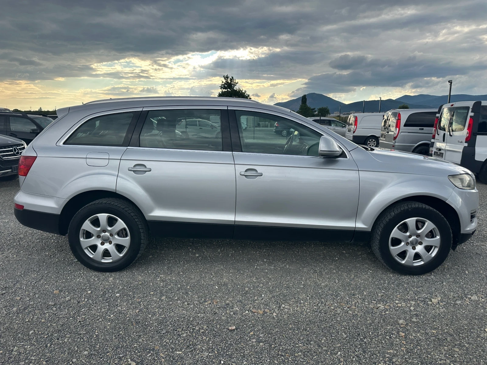 Audi Q7 3.0TDI* 233к.с* 7 МЕСТЕН* ПАНОРАМА* НАВИГАЦИЯ, снимка 7 - Автомобили и джипове - 55225670