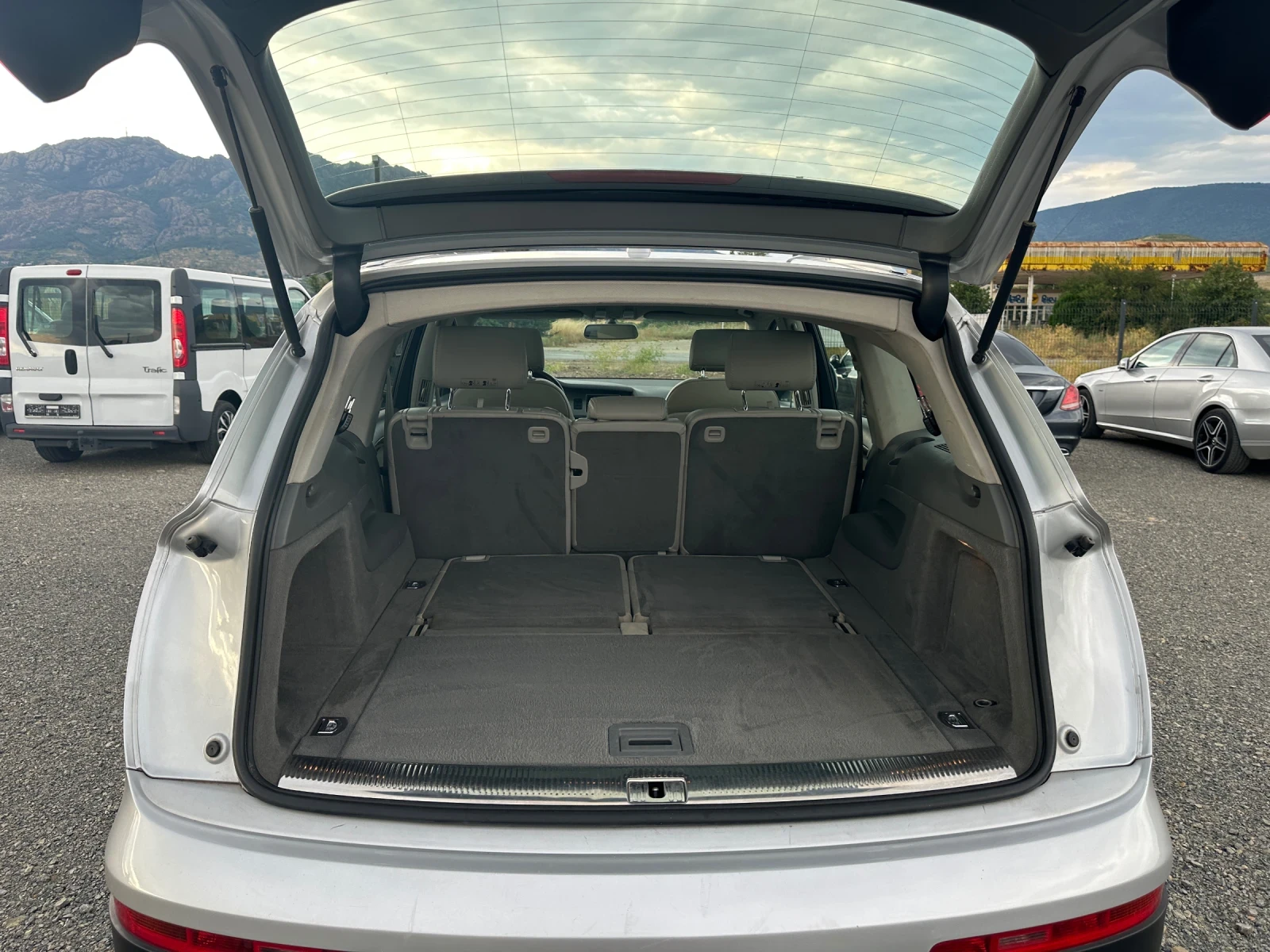 Audi Q7 3.0TDI* 233к.с* 7 МЕСТЕН* ПАНОРАМА* НАВИГАЦИЯ, снимка 17 - Автомобили и джипове - 55225670