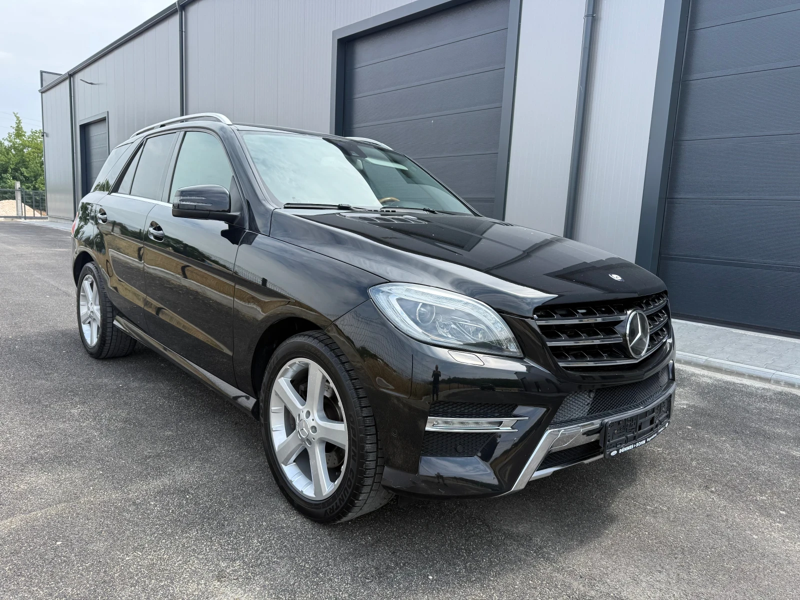 Mercedes-Benz ML 350 * AMG Пакет* Harman Kardon* , снимка 4 - Автомобили и джипове - 55971998