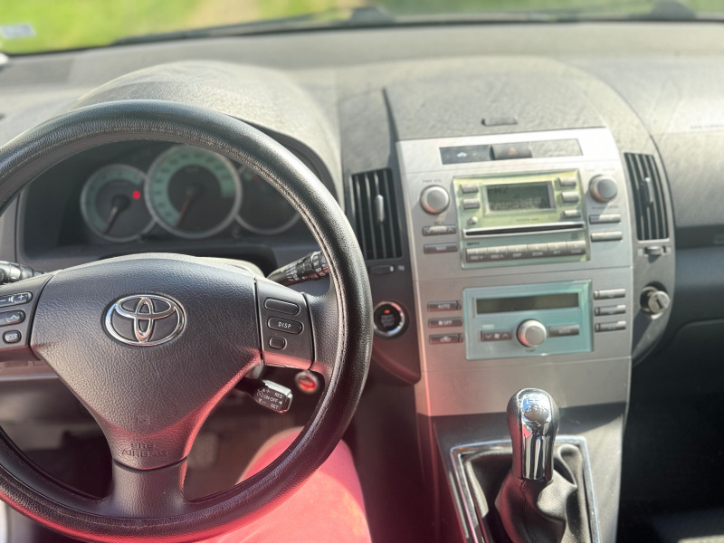 Toyota Corolla verso, снимка 6 - Автомобили и джипове - 45981769