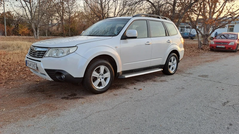 Subaru Forester, снимка 1 - Автомобили и джипове - 48028696