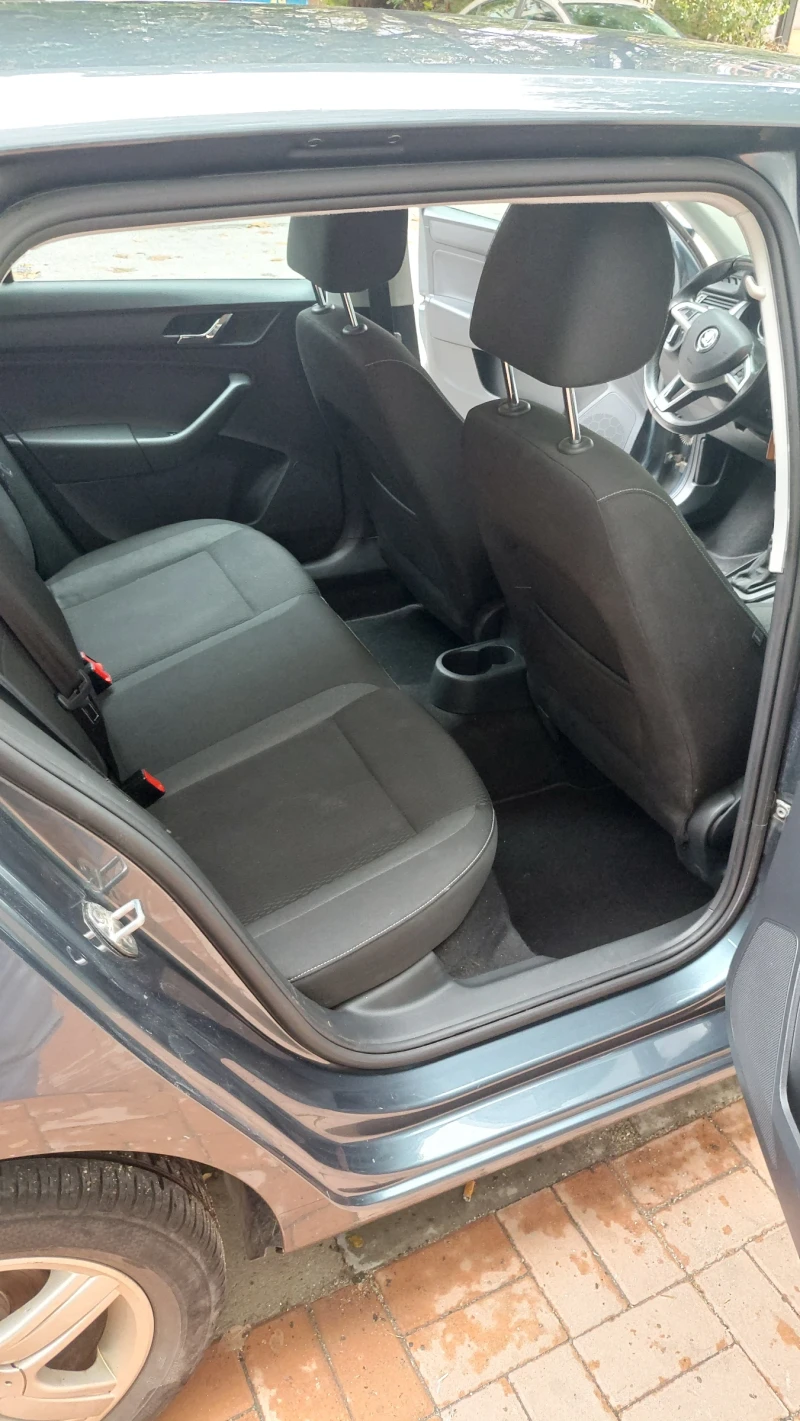 Skoda Rapid, снимка 10 - Автомобили и джипове - 52542652