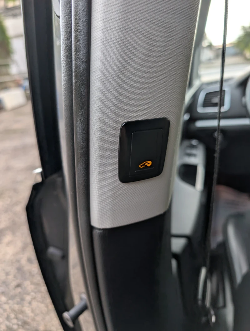 VW Sharan 2.0 TDI, снимка 15 - Автомобили и джипове - 51994173