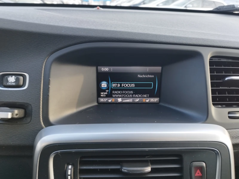 Volvo V60 2.0 163 kc, снимка 12 - Автомобили и джипове - 53197417