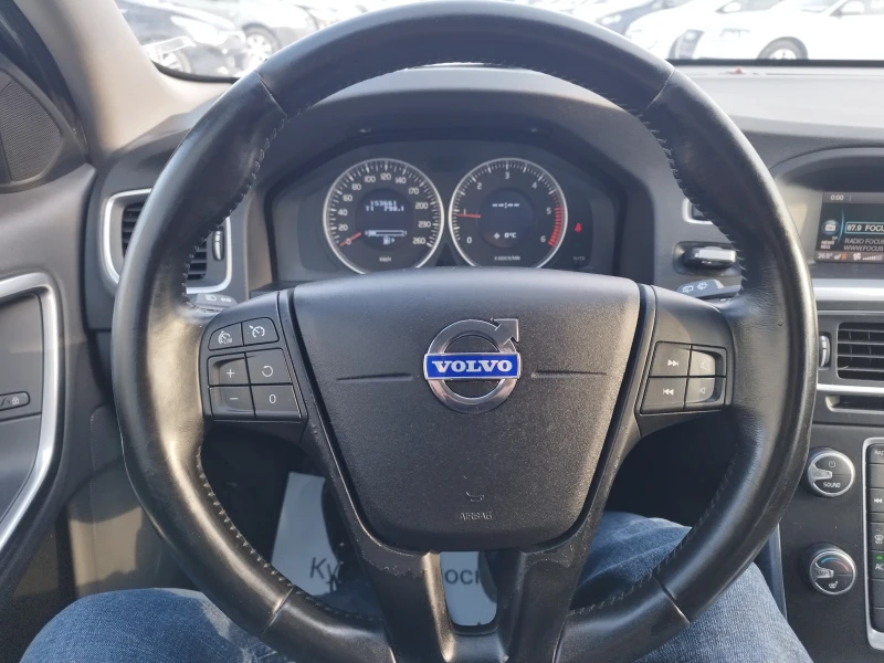 Volvo V60 2.0 163 kc, снимка 11 - Автомобили и джипове - 53197417