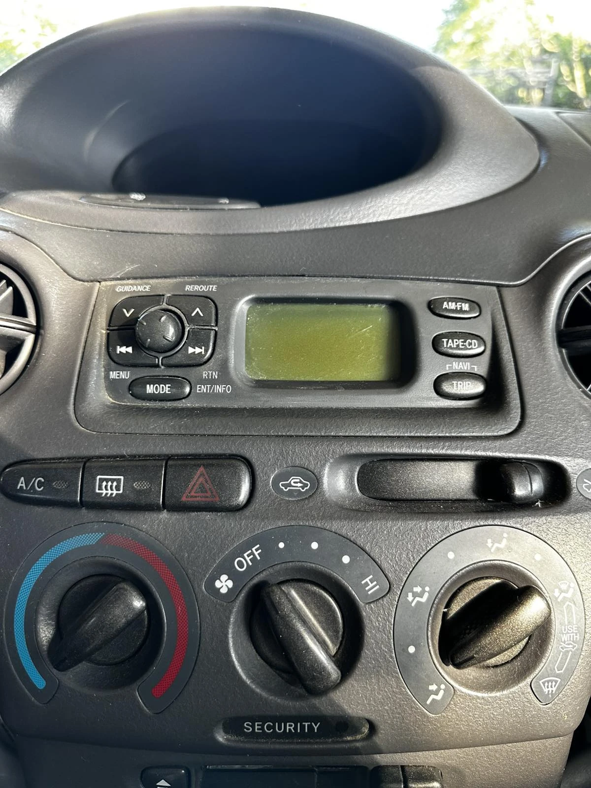 Toyota Yaris  - изображение 6