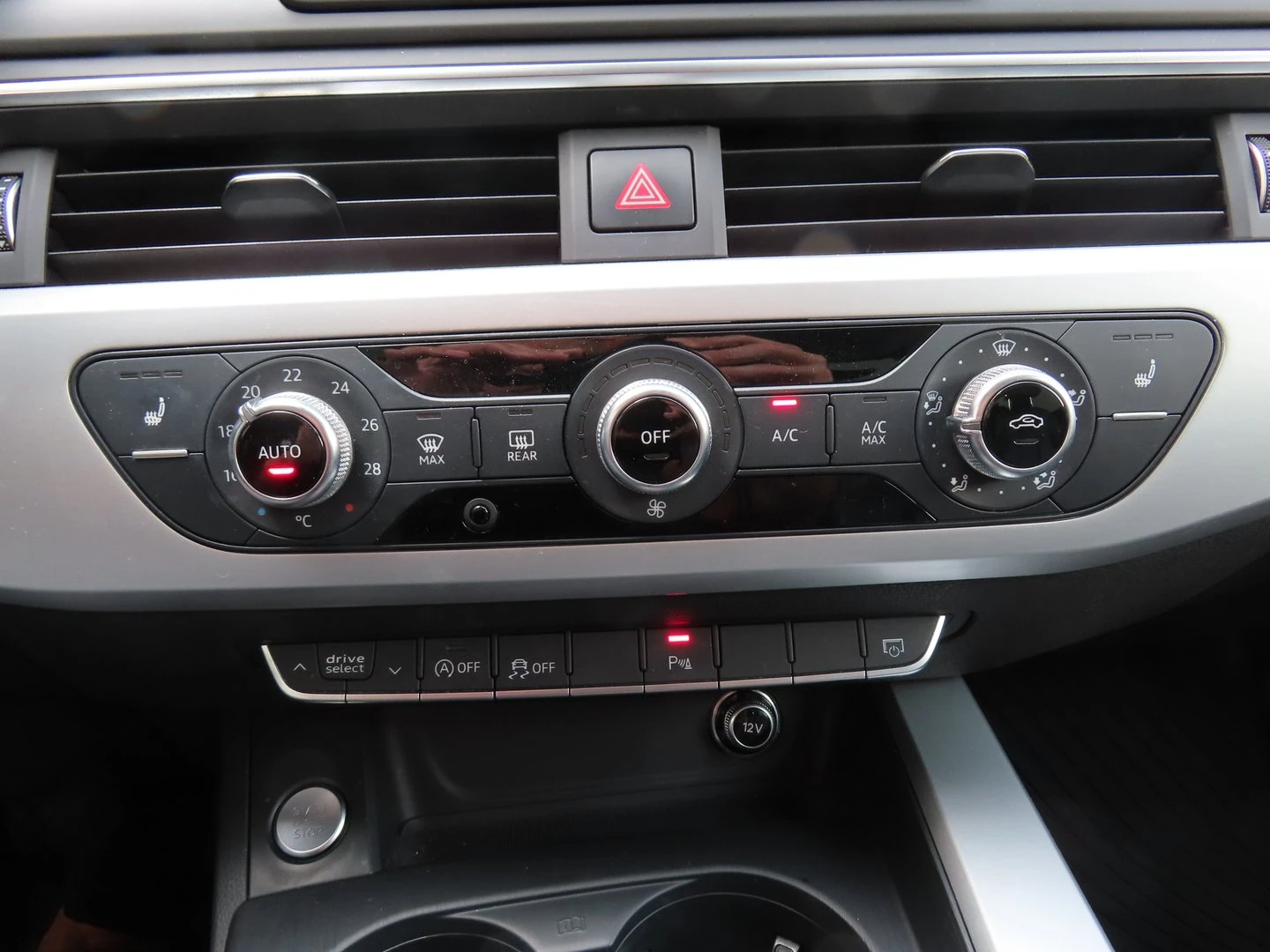 Audi A4 2.0 TDI quattro - изображение 10