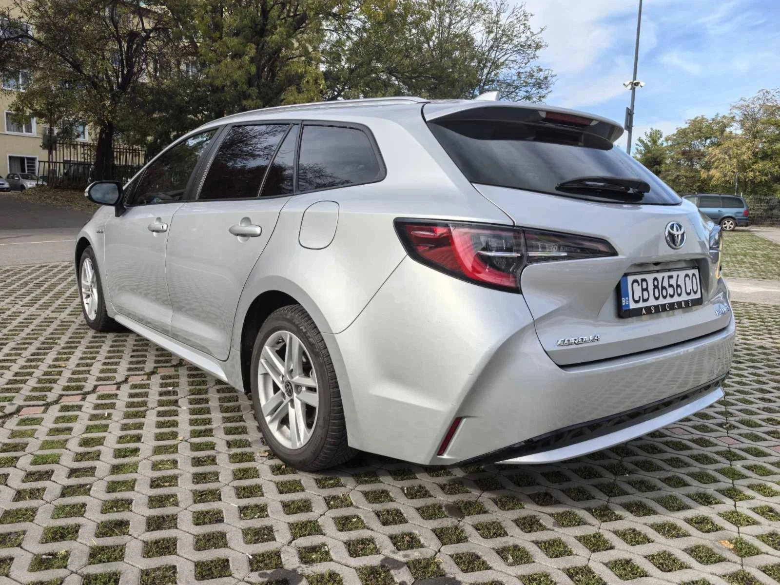 Toyota Corolla 1.8i HYBRID  - изображение 5