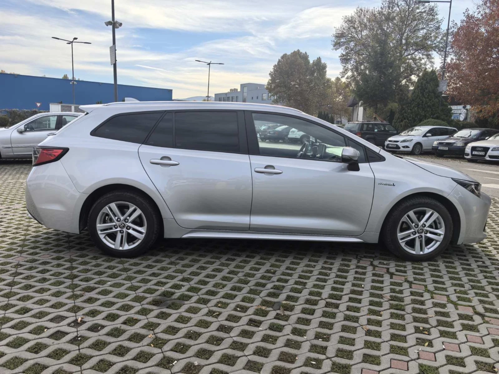 Toyota Corolla 1.8i HYBRID  - изображение 7