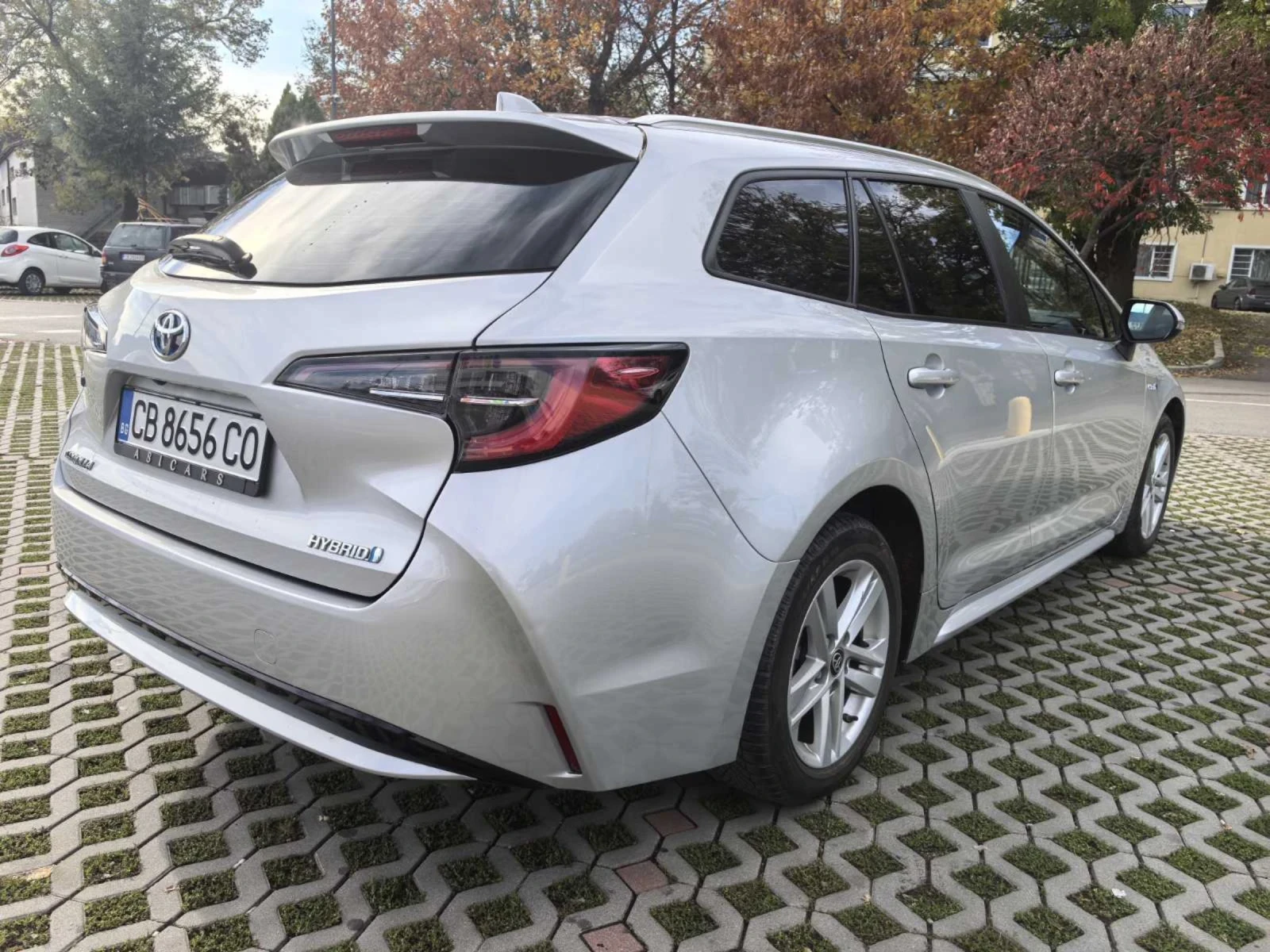 Toyota Corolla 1.8i HYBRID  - изображение 4